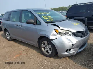 2011 Toyota Sienna z VIN 5TDZK3DC1BS090217, wystawiony jako IAAI lot #42344820 z przebiegiem 135 996 mil mil oraz . Historia ofert i sprzedaży dostępna na DreamBid. Obrazek 1.