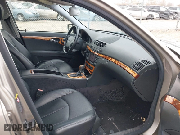 2006 Mercedes-Benz E-Class 3.5L with VIN WDBUF56J56A970327, listed as a IAAI auction lot 41992530 with 138,782 mi miles. Bid and sale history available at carsss.com. Image 5.