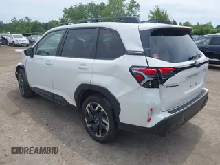 2025 Subaru Forester Limited z VIN JF2SLDRC1SH466790, wystawiony jako IAAI lot #42580221 z przebiegiem 4 094 mil mil oraz . Historia ofert i sprzedaży dostępna na DreamBid. Obrazek 3.