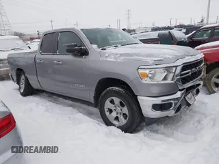 2022 Ram 1500 Big Horn z VIN 1C6RRFBG9NN374344, wystawiony jako IAAI lot #41259324 z przebiegiem 81 846 mil mil oraz . Historia ofert i sprzedaży dostępna na DreamBid. Obrazek 1.