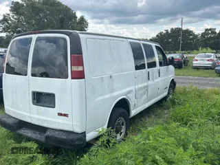 2003 GMC Savana Cargo z VIN 1GTHG35U431113170, wystawiony jako Copart lot #59030535 z przebiegiem 293 807 mil mil oraz Tytuł czysty. Historia ofert i sprzedaży dostępna na DreamBid. Obrazek 4.