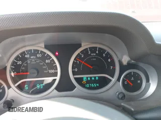 2007 Jeep Wrangler Unlimited Sahara с VIN 1J8GA59187L211825, выставлен на аукционе IAAI как лот 42313099 с пробегом 107 554 миль миль и . История ставок и продаж доступна на DreamBid. Изображение 7.