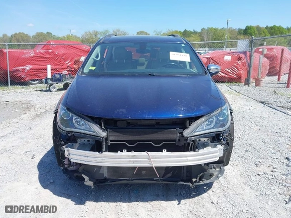 2017 Chrysler Pacifica Limited with VIN 2C4RC1GG5HR531414, listed as a IAAI auction lot 41951438 with 94,676 mi miles. Bid and sale history available at carsss.com. Image 12.