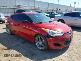 2015 Hyundai Veloster z VIN KMHTC6AD3FU244991, wystawiony jako IAAI lot #42260091 z przebiegiem 103 871 mil mil oraz . Historia ofert i sprzedaży dostępna na DreamBid. Obrazek 1.