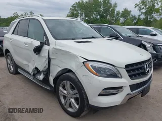 2013 Mercedes-Benz M 350 z VIN 4JGDA5HB2DA106110, wystawiony jako IAAI lot #42338216 z przebiegiem 128 770 mil mil oraz . Historia ofert i sprzedaży dostępna na DreamBid. Obrazek 1.