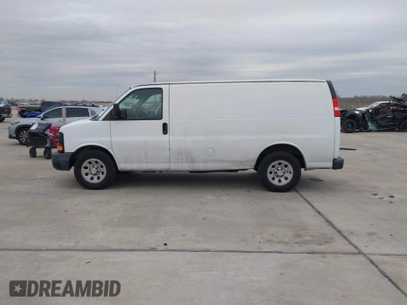 2013 Chevrolet Express Cargo z VIN 1GCSGAFX4D1128353, wystawiony jako IAAI lot #41369784 z przebiegiem 109 703 mil mil oraz . Historia ofert i sprzedaży dostępna na DreamBid. Obrazek 14.