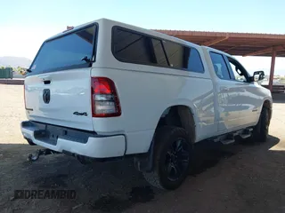 2021 Ram 1500 Big Horn с VIN 1C6SRFBT7MN682934, выставлен на аукционе IAAI как лот 42239094 с пробегом 85 381 миль миль и . История ставок и продаж доступна на DreamBid. Изображение 4.