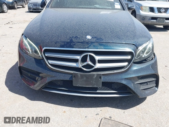 2017 Mercedes-Benz E 300 Luxury z VIN WDDZF4JB4HA082033, wystawiony jako IAAI lot #41819829 z przebiegiem 89 651 mil mil oraz . Historia ofert i sprzedaży dostępna na DreamBid. Obrazek 6.