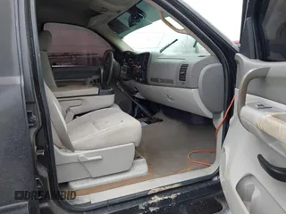 2008 GMC Sierra 1500 SLE1 z VIN 2GTEK13M081172341, wystawiony jako IAAI lot #41595695 z przebiegiem Nie podano mil oraz . Historia ofert i sprzedaży dostępna na DreamBid. Obrazek 5.