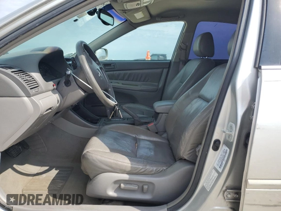 2002 Toyota Camry XLE z VIN 4T1BF32K12U519069, wystawiony jako Copart lot #55501405 z przebiegiem 186 142 mil mil oraz Szkoda całkowita • Salvage title. Historia ofert i sprzedaży dostępna na DreamBid. Obrazek 7.