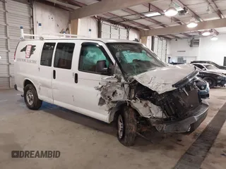 2020 GMC Savana Cargo Van with VIN 1GTW7AFP2L1273696, listed as a IAAI auction lot 41260652 with 73,307 mi miles. Bid and sale history available at carsss.com. Image 1.