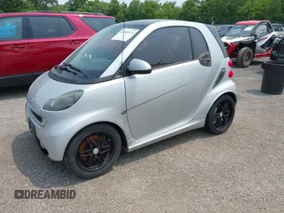 2009 Smart fortwo Pure z VIN WMEEJ31X39K276062, wystawiony jako IAAI lot #42383073 z przebiegiem 108 190 mil mil oraz . Historia ofert i sprzedaży dostępna na DreamBid. Obrazek 2.