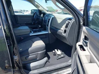 2012 Ram 1500 Big Horn z VIN 1C6RD6GT5CS224170, wystawiony jako IAAI lot #41644272 z przebiegiem 181 504 mil mil oraz . Historia ofert i sprzedaży dostępna na DreamBid. Obrazek 5.