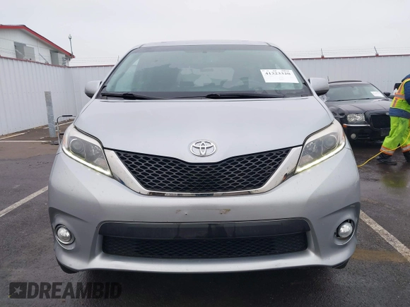 2017 Toyota Sienna SE with VIN 5TDXZ3DC4HS806247, listed as a IAAI auction lot 41323320 with 18,212 mi miles and . Bid and sale history available at DreamBid. Image 12.