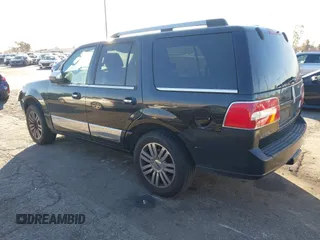 2007 Lincoln Navigator z VIN 5LMFU275X7LJ17484, wystawiony jako IAAI lot #41377997 z przebiegiem 159 418 mil mil oraz . Historia ofert i sprzedaży dostępna na DreamBid. Obrazek 3.
