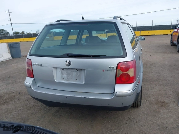 2003 Volkswagen Passat GLX with VIN WVWYH63B73E462624, listed as a IAAI auction lot 41555785 with 166,521 mi miles. Bid and sale history available at carsss.com. Image 16.