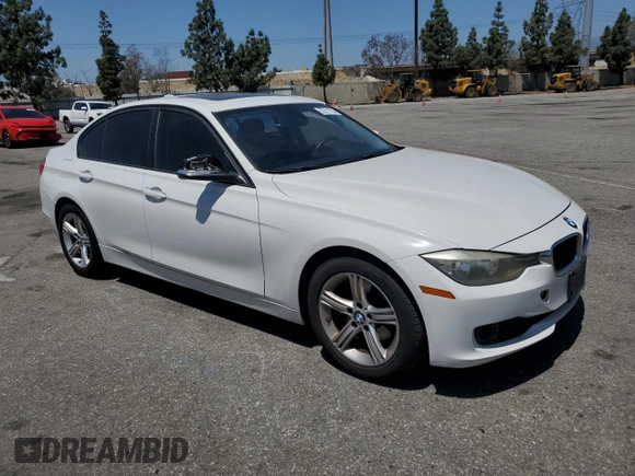 2013 BMW 3 Series 328i z VIN WBA3C1C56DF436269, wystawiony jako Copart lot #57311725 z przebiegiem 139 482 mil mil oraz Szkody całkowita. Historia ofert i sprzedaży dostępna na DreamBid. Obrazek 4.