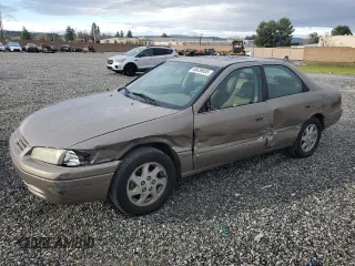 1999 Toyota Camry LE z VIN JT2BF28K4X0147515, wystawiony jako Copart lot #48638605 z przebiegiem 309 326 mil mil oraz Szkoda całkowita • Salvage title. Historia ofert i sprzedaży dostępna na DreamBid. Obrazek 1.