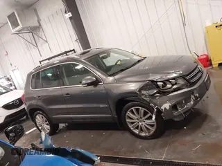 2016 Volkswagen Tiguan SE z VIN WVGBV7AX3GW507850, wystawiony jako IAAI lot #41303866 z przebiegiem 97 989 mil mil oraz . Historia ofert i sprzedaży dostępna na DreamBid. Obrazek 13.