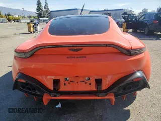 2020 Aston Martin Vantage z VIN SCFSMGAW4LGN03925, wystawiony jako Copart lot #50793594 z przebiegiem Nie podano mil oraz Szkody całkowita. Historia ofert i sprzedaży dostępna na DreamBid. Obrazek 6.