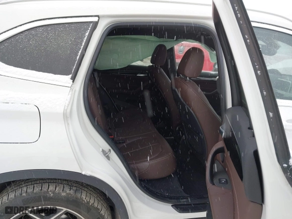 2018 BMW X1 xDrive28i with VIN WBXHT3C33J3H29973, listed as a IAAI auction lot 41547866 with 1 mi miles. Bid and sale history available at carsss.com. Image 8.