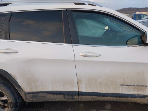 2019 Jeep Cherokee Latitude Plus with VIN 1C4PJLLN3KD147526, listed as a IAAI auction lot 41503928 with 131,379 mi miles and . Bid and sale history available at DreamBid. Image 13.
