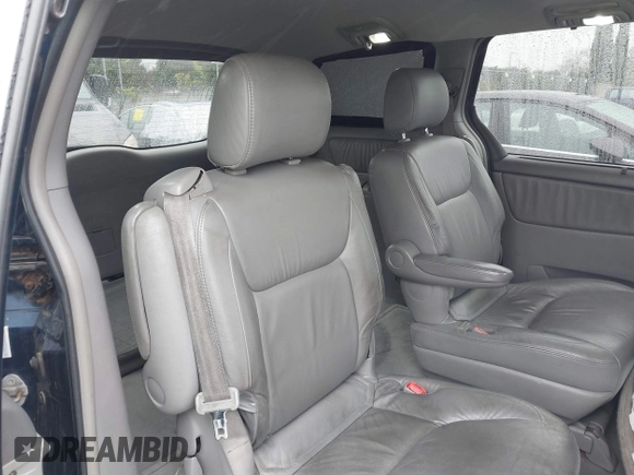 2004 Toyota Sienna XLE with VIN 5TDBA22C74S003781, listed as a IAAI auction lot 41570829 with 217,728 mi miles. Bid and sale history available at carsss.com. Image 8.