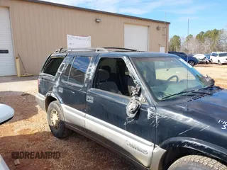 2000 GMC Jimmy SLE Convenience with VIN 1GKDT13W8Y2168245, listed as a IAAI auction lot 41348643 with 285,714 mi miles. Bid and sale history available at carsss.com. Image 13.