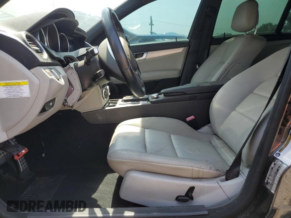 2014 Mercedes-Benz C 250 Sport with VIN WDDGF4HB1EG239197, listed as a Copart auction lot 60132695 with 88,813 mi miles and Clean title. Bid and sale history available at DreamBid. Image 7.