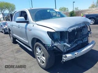 2013 Toyota Tundra Limited z VIN 5TFFY5F16DX135805, wystawiony jako IAAI lot #42218616 z przebiegiem 151 310 mil mil oraz . Historia ofert i sprzedaży dostępna na DreamBid. Obrazek 1.
