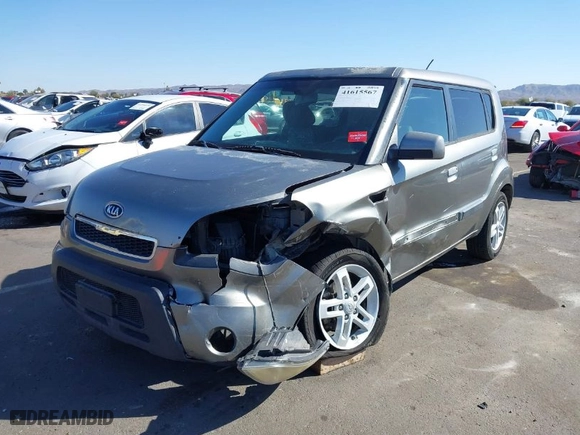 2010 Kia Soul ! with VIN KNDJT2A23A7094729, listed as a IAAI auction lot 41615567 with 159,419 mi miles. Bid and sale history available at carsss.com. Image 2.