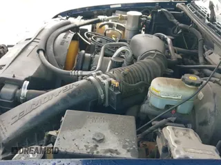2002 Chevrolet S-10 LS с VIN 1GCCS19WX28242870, выставлен на аукционе IAAI как лот 42542551 с пробегом 136 527 миль миль и . История ставок и продаж доступна на DreamBid. Изображение 19.
