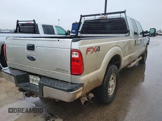 2015 Ford F-250 Lariat z VIN 1FT7W2BTXFEB10761, wystawiony jako IAAI lot #42522911 z przebiegiem 209 886 mil mil oraz . Historia ofert i sprzedaży dostępna na DreamBid. Obrazek 17.