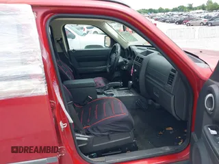 2007 Dodge Nitro SXT z VIN 1D8GT28K37W683408, wystawiony jako IAAI lot #42273045 z przebiegiem 279 799 mil mil oraz . Historia ofert i sprzedaży dostępna na DreamBid. Obrazek 5.