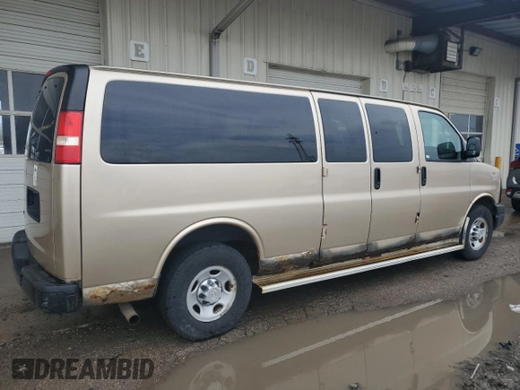 2012 Chevrolet Express Passenger 1LS z VIN 1GAZGZFA1C1125149, wystawiony jako Copart lot #51535005 z przebiegiem 199 166 mil mil oraz Czysty tytuł • Clean title. Historia ofert i sprzedaży dostępna na DreamBid. Obrazek 3.