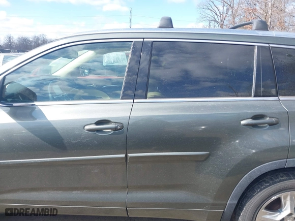 2015 Toyota Highlander Limited with VIN 5TDDKRFH7FS104116, listed as a IAAI auction lot 41612287 with 87,515 mi miles. Bid and sale history available at carsss.com. Image 14.