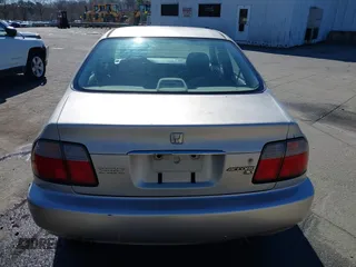 1997 Honda Accord LX z VIN 1HGCD5639VA006625, wystawiony jako IAAI lot #41847843 z przebiegiem 210 800 mil mil oraz . Historia ofert i sprzedaży dostępna na DreamBid. Obrazek 16.