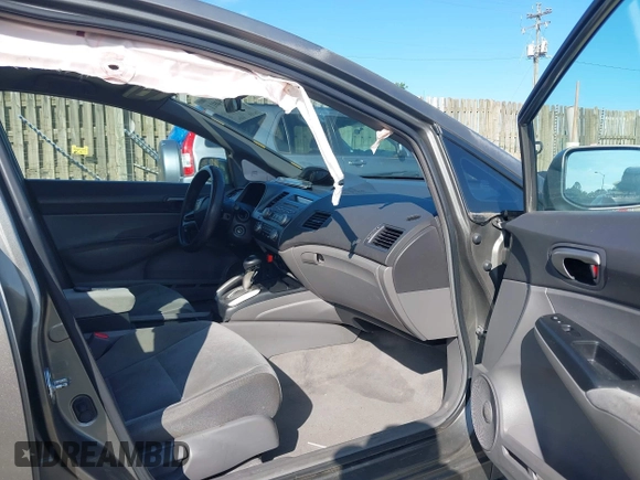 2008 Honda Civic LX z VIN 2HGFA16528H525232, wystawiony jako IAAI lot #42394011 z przebiegiem 150 173 mil mil oraz . Historia ofert i sprzedaży dostępna na DreamBid. Obrazek 5.