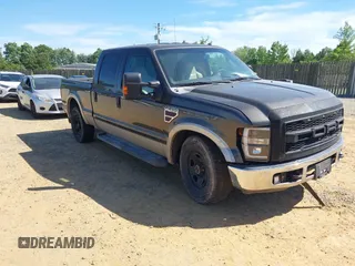 2008 Ford F-250 XL z VIN 1FTSW21R38EB13097, wystawiony jako IAAI lot #42245482 z przebiegiem 248 945 mil mil oraz . Historia ofert i sprzedaży dostępna na DreamBid. Obrazek 1.