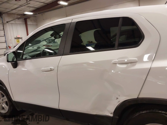 2020 Chevrolet Trax LS with VIN 3GNCJKSB9LL294422, listed as a IAAI auction lot 41603327 with 24,895 mi miles and . Bid and sale history available at DreamBid. Image 15.
