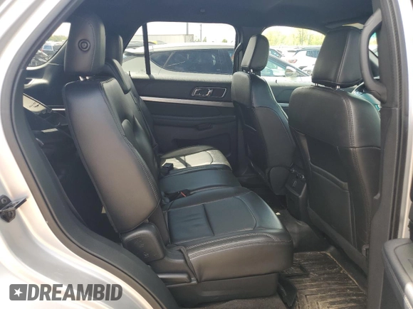 2018 Ford Explorer XLT z VIN 1FM5K8D88JGB53969, wystawiony jako Copart lot #55858935 z przebiegiem 154 555 mil mil oraz Czysty tytuł • Clean title. Historia ofert i sprzedaży dostępna na DreamBid. Obrazek 11.