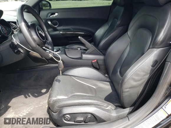 2011 Audi R8 z VIN WUAVNAFG5BN000487, wystawiony jako Copart lot #53643794 z przebiegiem 43 170 mil mil oraz Tytuł czysty. Historia ofert i sprzedaży dostępna na DreamBid. Obrazek 7.