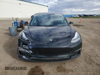 2019 Tesla Model 3 Mid Range z VIN 5YJ3E1EA7KF420025, wystawiony jako Copart lot #56149015 z przebiegiem 253 771 mil mil oraz Szkoda całkowita • Salvage title. Historia ofert i sprzedaży dostępna na DreamBid. Obrazek 5.
