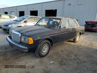 1983 Mercedes-Benz 300 with VIN WDBAB33A8DB025998, listed as a Copart auction lot 79548214 with 232,276 mi miles and Clean Title. Bid and sale history available at carsss.com. Image 1.
