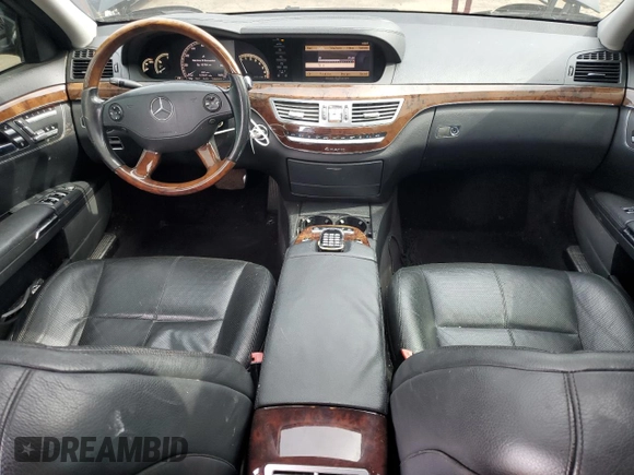 2009 Mercedes-Benz S 550 z VIN WDDNG86X29A243651, wystawiony jako Copart lot #57601455 z przebiegiem 141 637 mil mil oraz Nie do naprawy • Non repairable. Historia ofert i sprzedaży dostępna na DreamBid. Obrazek 8.