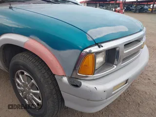 1994 Chevrolet S-10 LS with VIN 1GCCS19W4R8181235, listed as a IAAI auction lot 41710054 with 203,150 mi miles and . Bid and sale history available at DreamBid. Image 6.