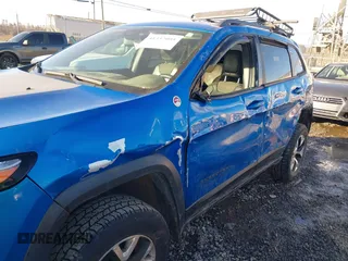 2017 Jeep Cherokee Trailhawk with VIN 1C4PJMBS4HW602362, listed as a IAAI auction lot 41337004 with 139,926 mi miles and . Bid and sale history available at DreamBid. Image 6.