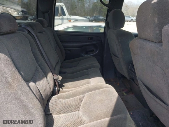 2004 Chevrolet Silverado 2500HD LT3 with VIN 1GCHK23G74F114579, listed as a IAAI auction lot 41794758 with 184,369 mi miles. Bid and sale history available at carsss.com. Image 8.