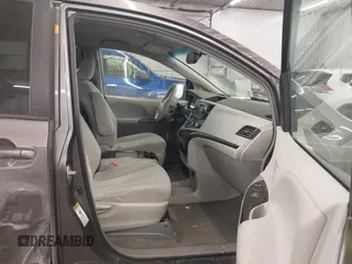 2011 Toyota Sienna LE AAS with VIN 5TDKK3DC6BS146668, listed as a IAAI auction lot 41391747 with 223,365 mi miles. Bid and sale history available at carsss.com. Image 5.