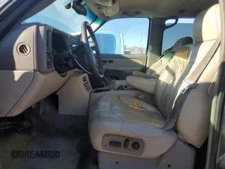 2001 Chevrolet Suburban LS with VIN 3GNGK26UX1G105406, listed as a Copart auction lot 87537755 with 310,898 mi miles and Clean Title. Bid and sale history available at carsss.com. Image 7.